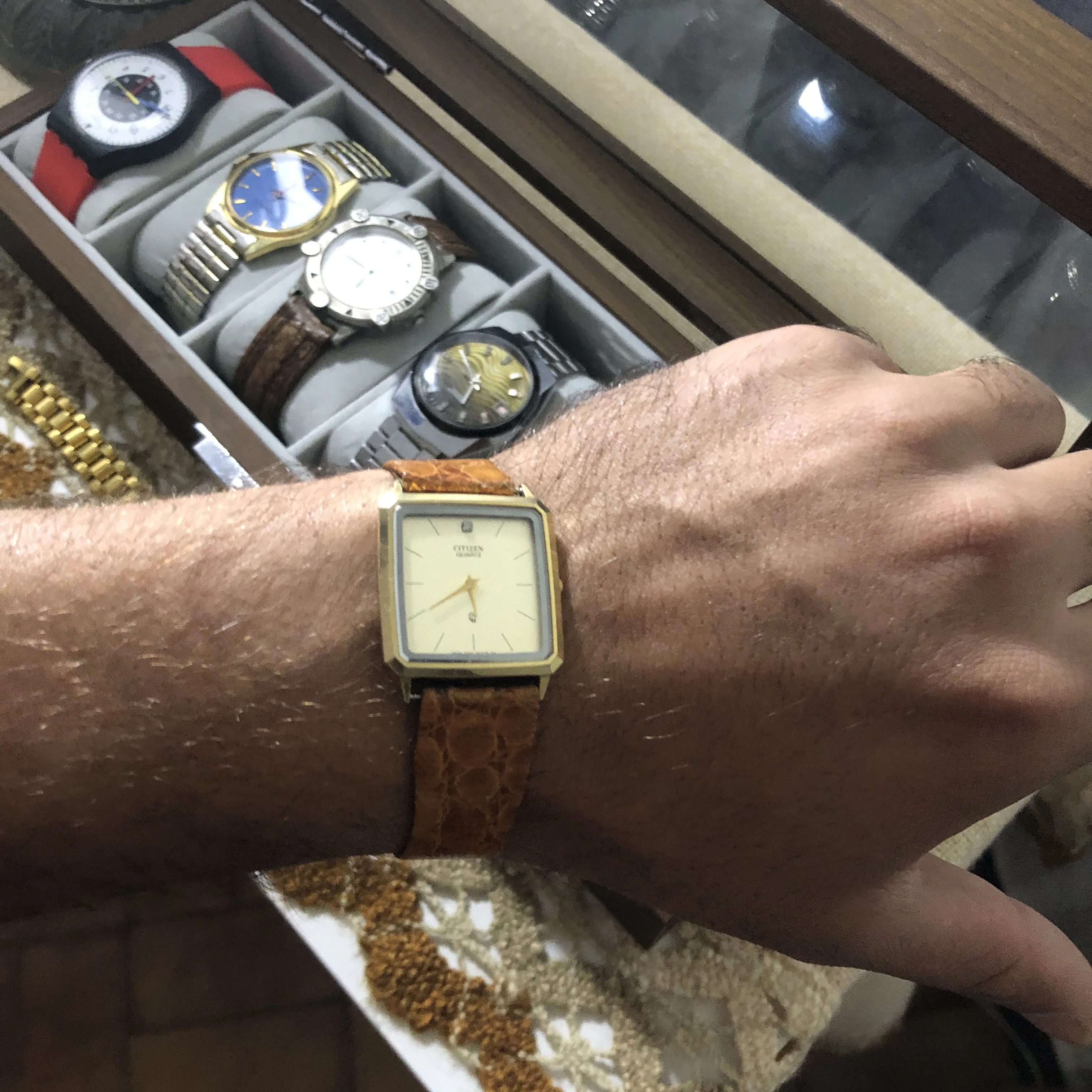 ⌚❌Citizen❌ 500 dh - Tank vintage Or Cabochon - 1983
