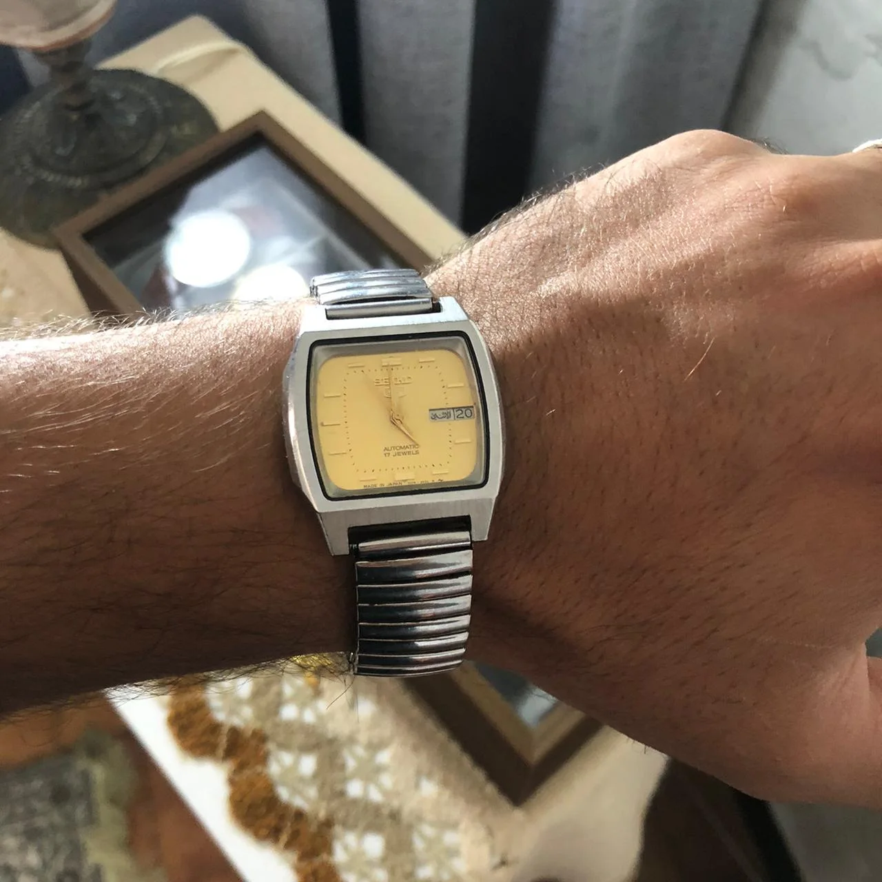 ⌚✅ Seiko 5✅Vintage Seiko 5 Automatic Men's Watch: Golden Dial, 35mm Case