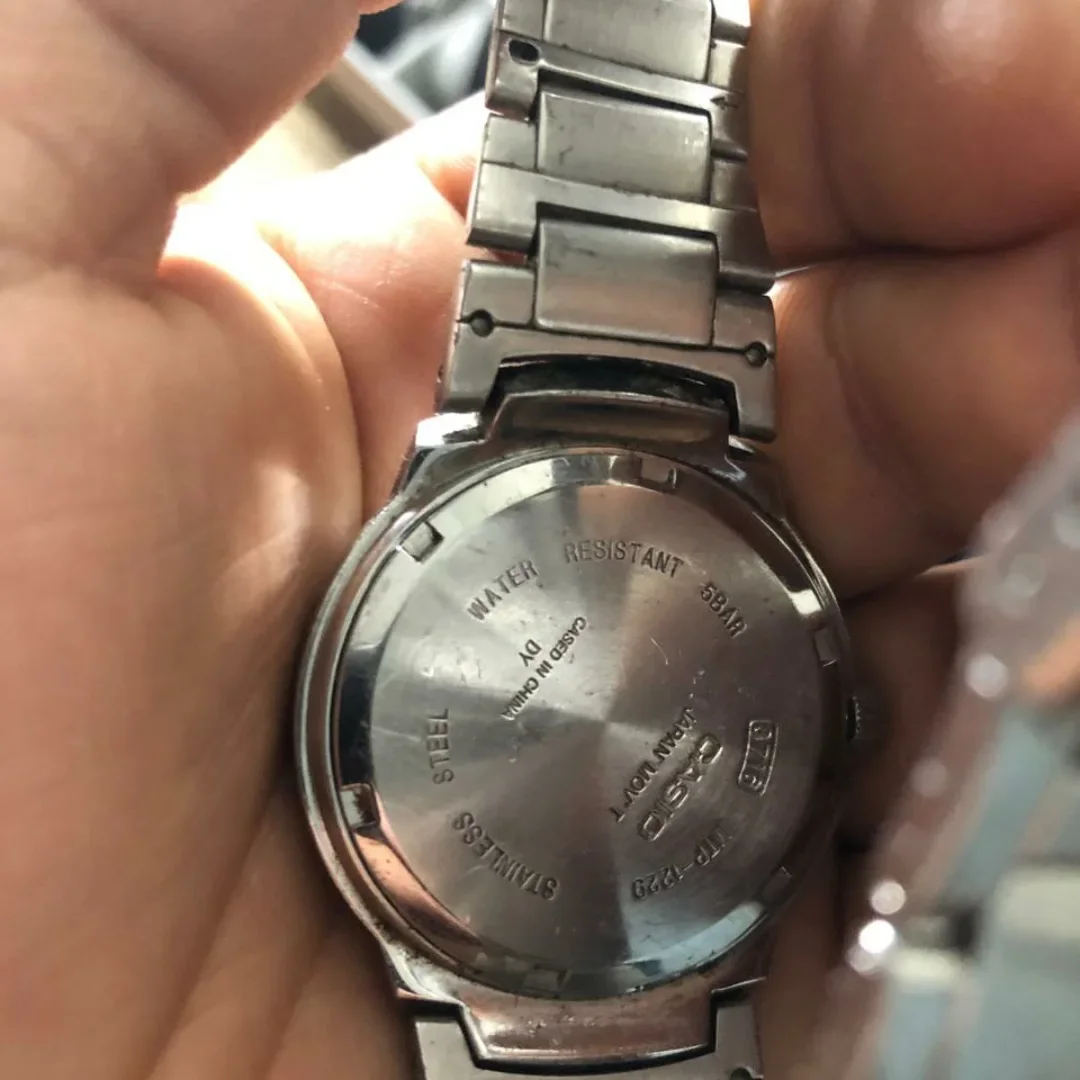 ⌚Vintage  MTP-1229D-1AV, un modèle analogique classique de la gamme Casio