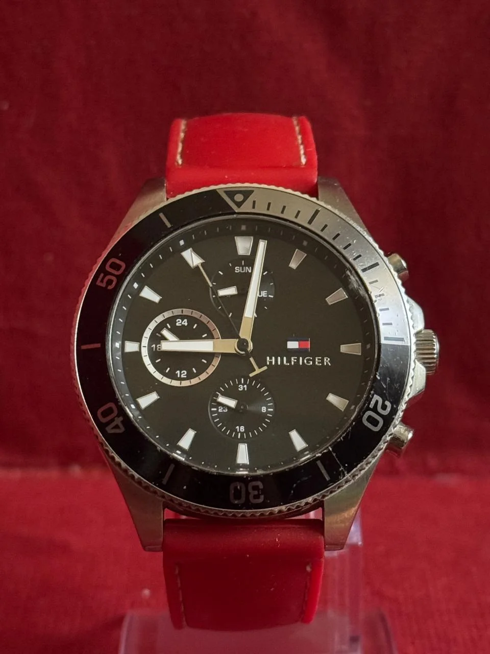 Tommy Hilfiger Larson Chronographe Cadran Noir Bracelet En silicone