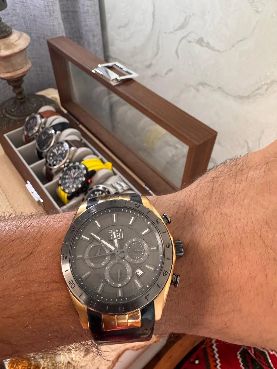 ⌚️ Cerruti 1881 de la collection Forli (modèle bicolore or rose et noir avec cadran gris et fonction chronographe/affichage 24h)