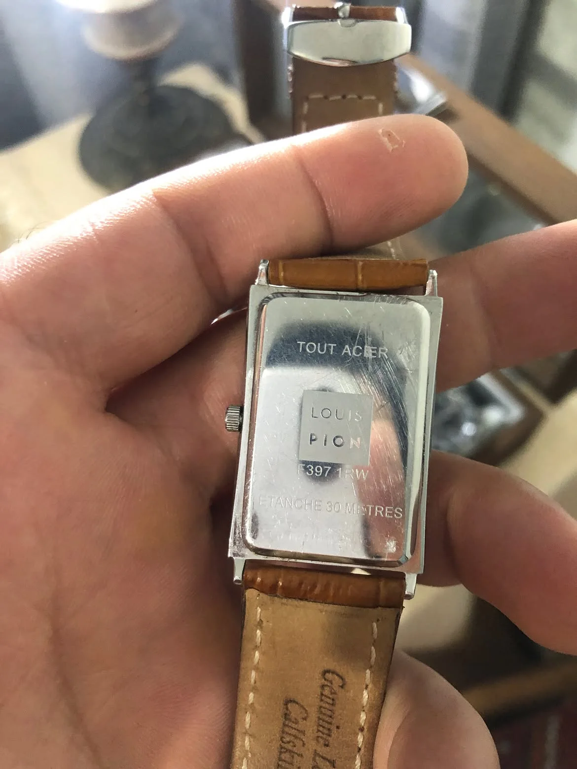 ⌚️montre rectangulaire est un modèle de la marque française Louis Pion