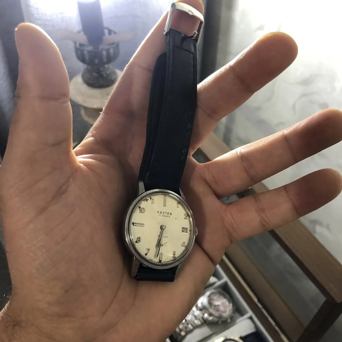 ⌚ montre vintage mécanique Kaster Calendar 1196, un garde-temps de fabrication suisse caractéristique des années 1950 à 1960.