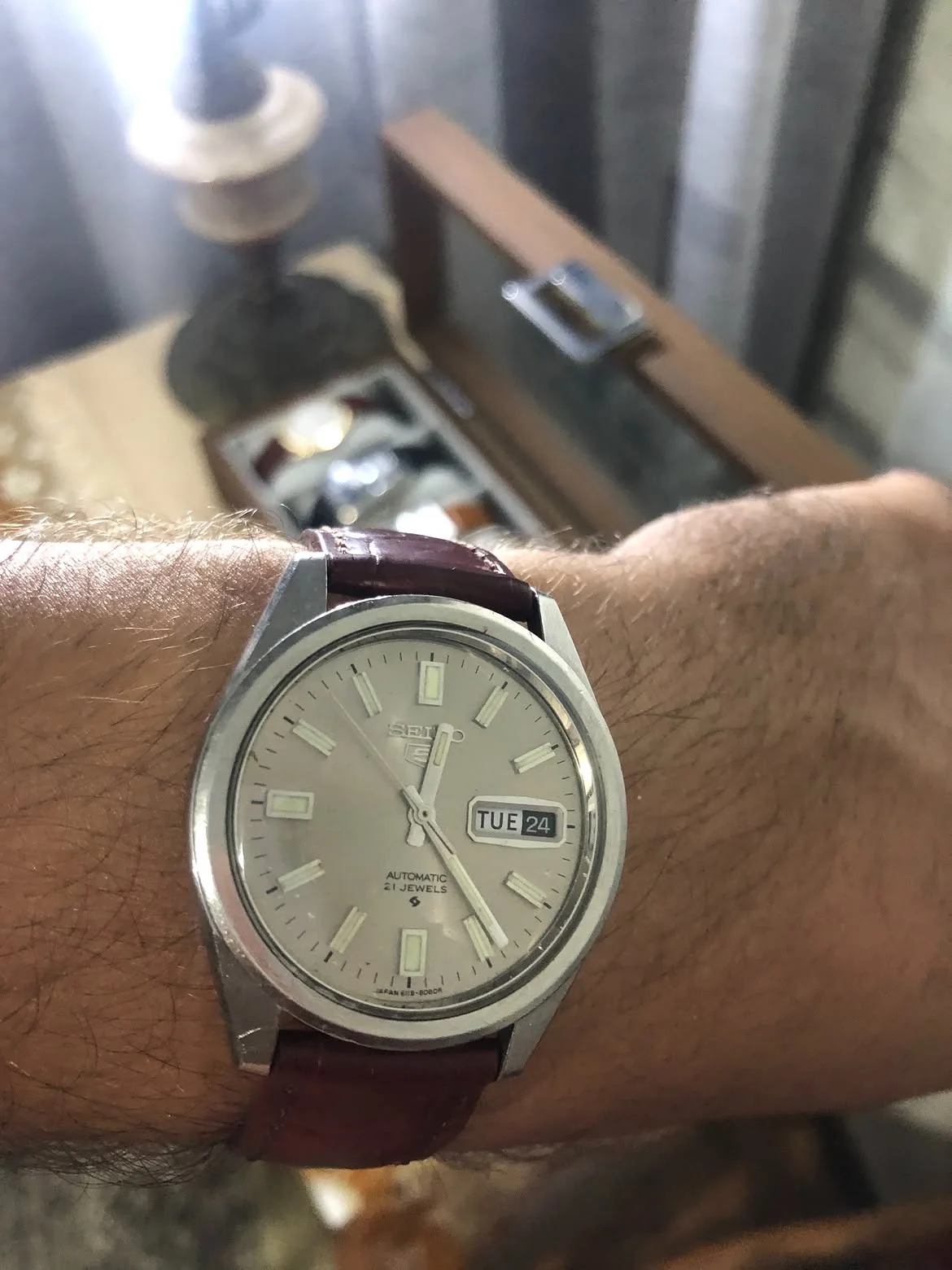 vintage Seiko 5 Automatic 21 Jewels wrist watch, specifically corresponding to the reference model 6119-8083.a