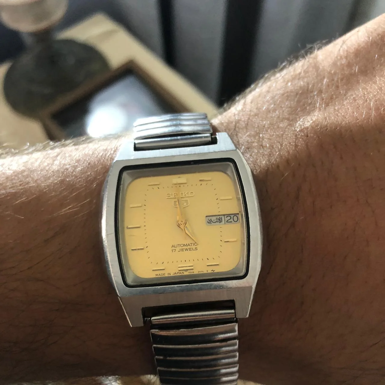 ⌚✅ Seiko 5✅Vintage Seiko 5 Automatic Men's Watch: Golden Dial, 35mm Case