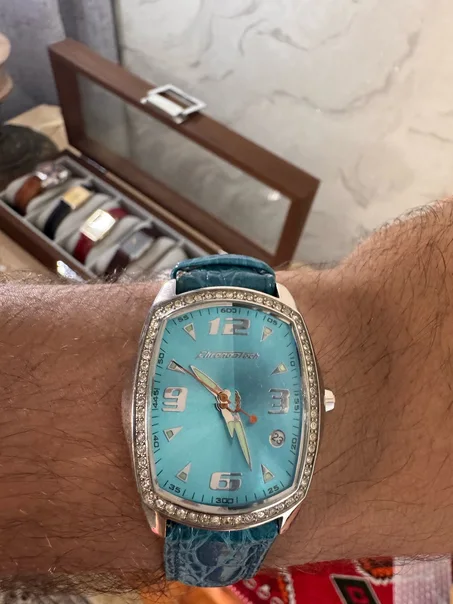 marque italienne Chronotech, issue de la célèbre collection Prisma (précisément le modèle CT7504LS / CT7504L)