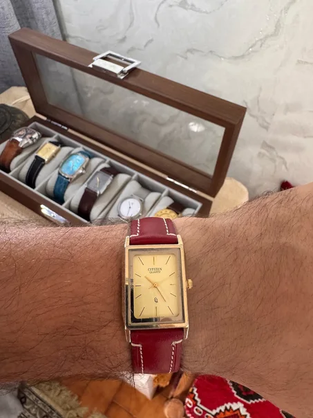Citizen Quartz de style "Tank", un modèle élégant fabriqué au Japon durant les années 1980