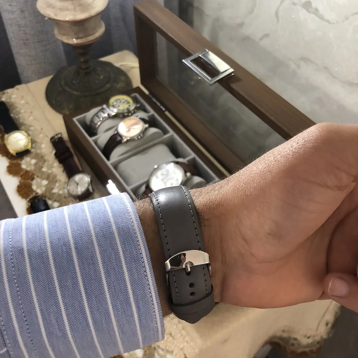 ⌚ montre vintage au poignet est une Casio Oceanus AW-503 Speed Memory 100 des années 1990 dotée d'un affichage analogique-numérique et d'un boîtier distinctif en acier.
