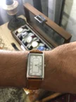 ⌚️montre rectangulaire est un modèle de la marque française Louis Pion