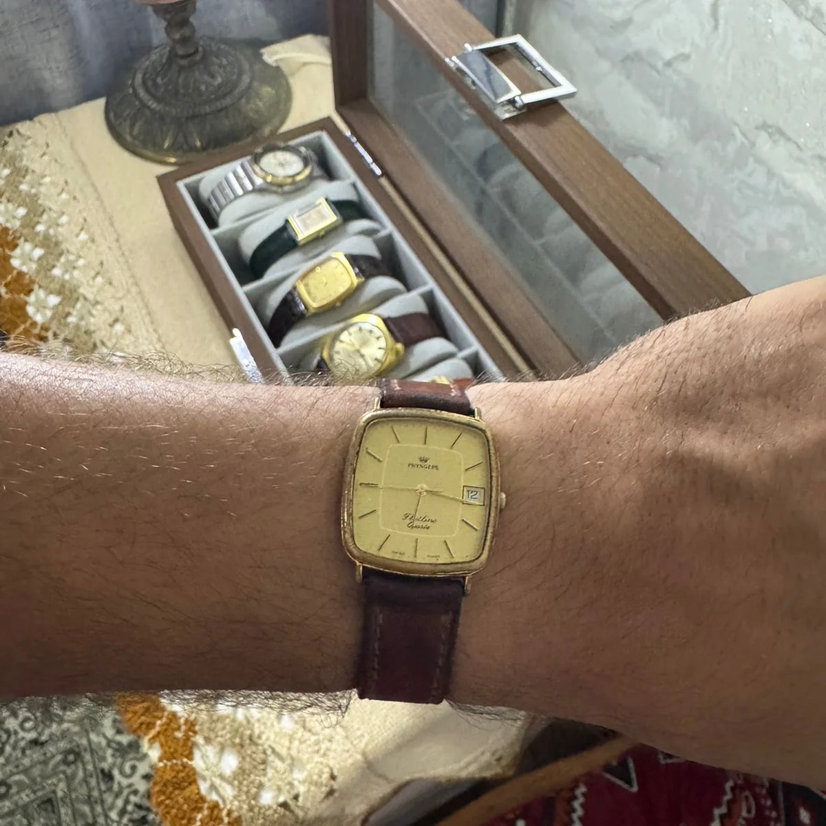 ⌚ Pryngeps Flatline Quartz, un modèle vintage de fabrication suisse au boîtier de forme carrée.