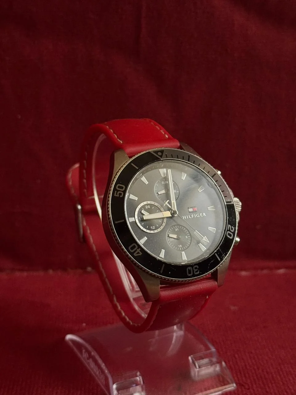 Tommy Hilfiger Larson Chronographe Cadran Noir Bracelet En silicone