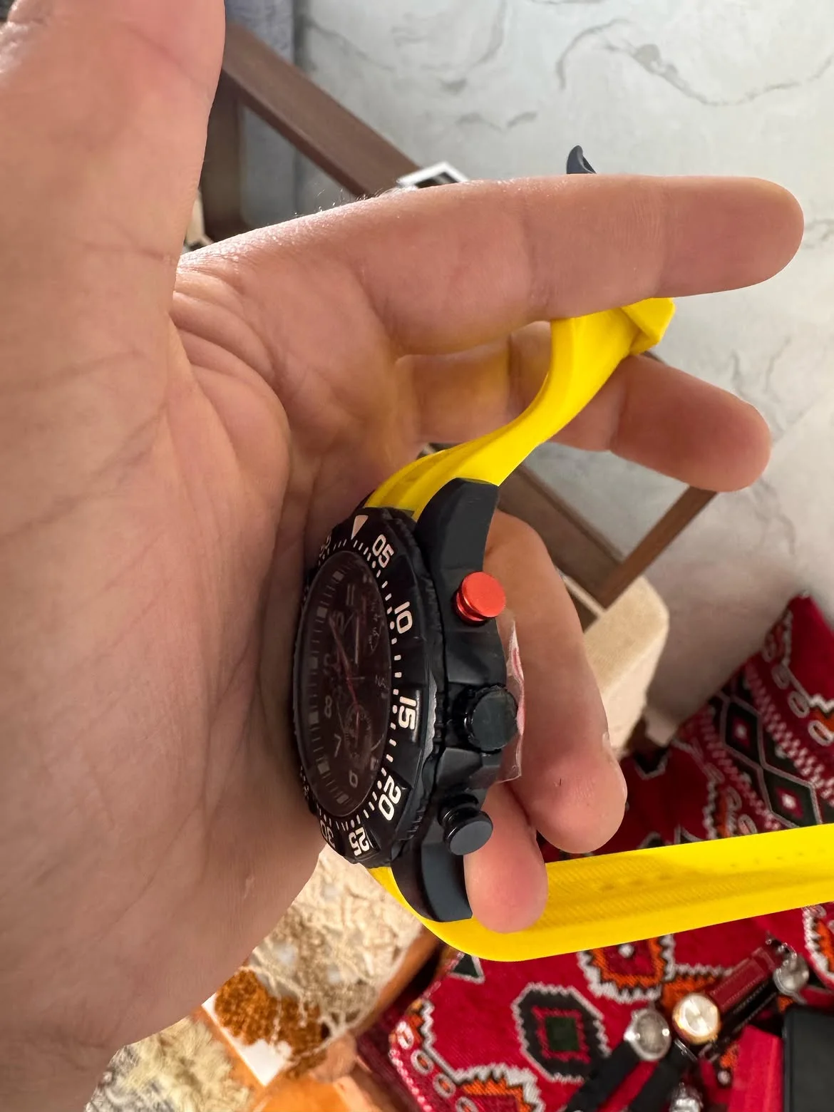 ⌚️✅NAUTICA 800 DH montre Nautica, modèle NAI17515G, se distingue par son bracelet en silicone jaune vif.