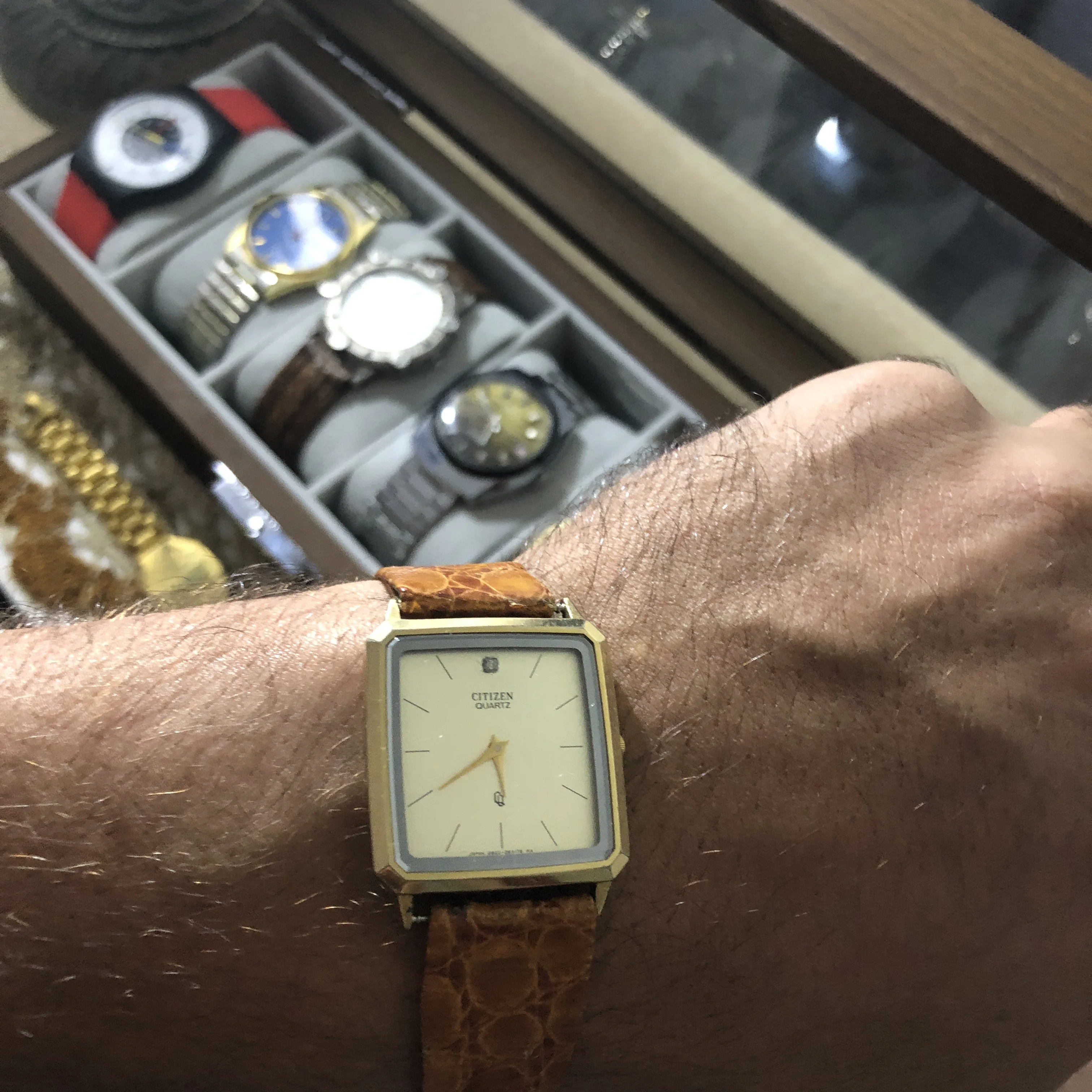 ⌚❌Citizen❌ 500 dh - Tank vintage Or Cabochon - 1983