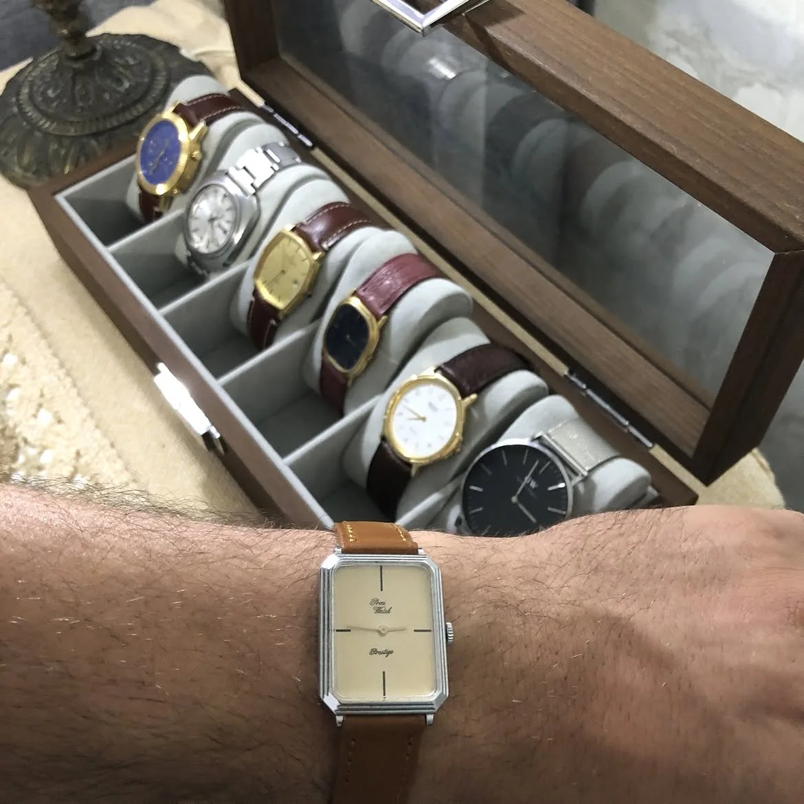 ⌚✅Prestige  700 dh Mode Swiss vintage-style rectangular 