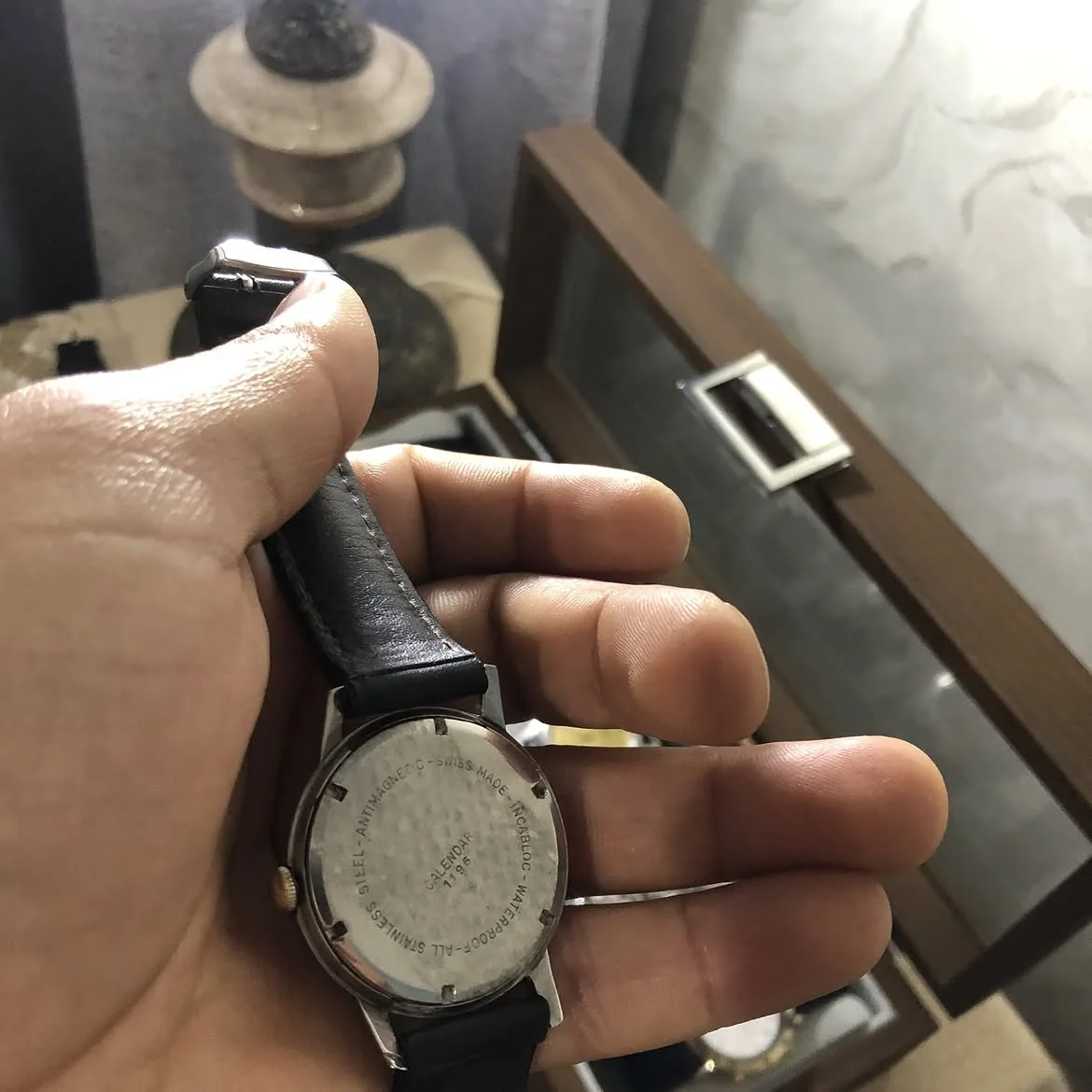 ⌚ montre vintage mécanique Kaster Calendar 1196, un garde-temps de fabrication suisse caractéristique des années 1950 à 1960.