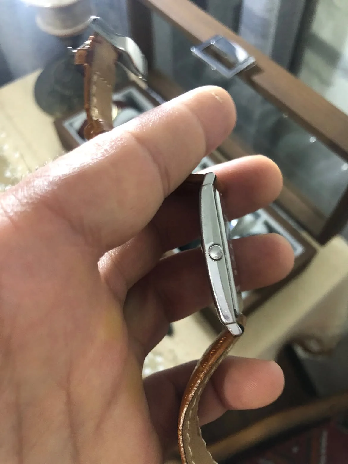 ⌚️montre rectangulaire est un modèle de la marque française Louis Pion