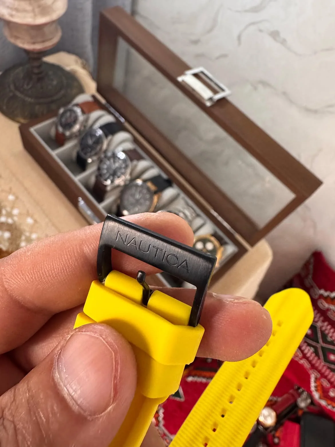 ⌚️✅NAUTICA 800 DH montre Nautica, modèle NAI17515G, se distingue par son bracelet en silicone jaune vif.
