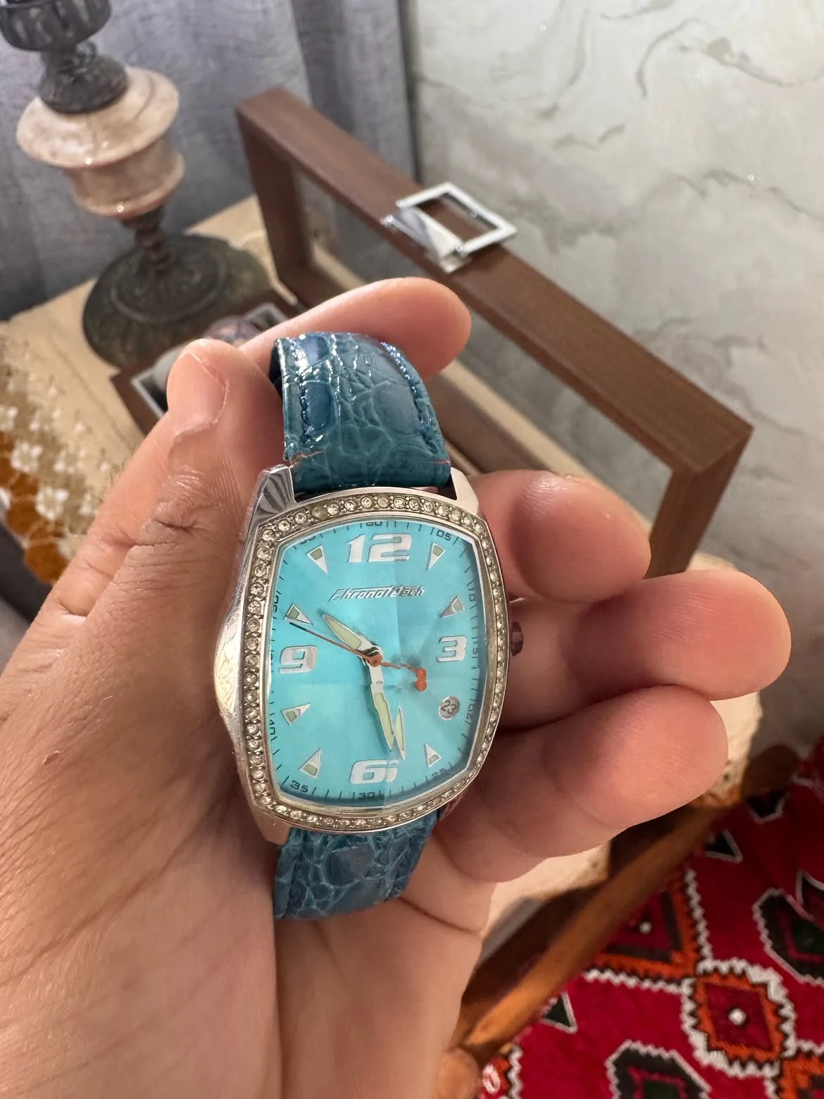 marque italienne Chronotech, issue de la célèbre collection Prisma (précisément le modèle CT7504LS / CT7504L)