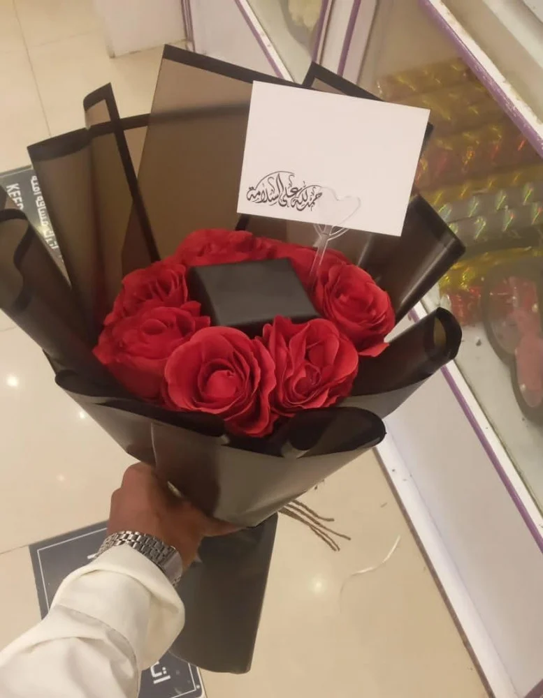 باقة ورد حمراء