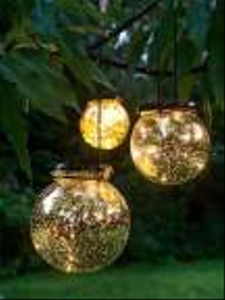 الكره المضيئه بالطاقه الشمسيه