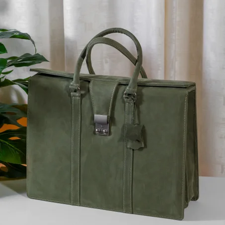 CARTABLE FEMME EN CUIR DE VACHETTE