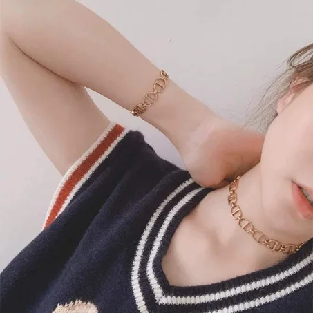 Collier Et Chaine CD Femme Gamme Haut Qualité, En Acier Inoxydable