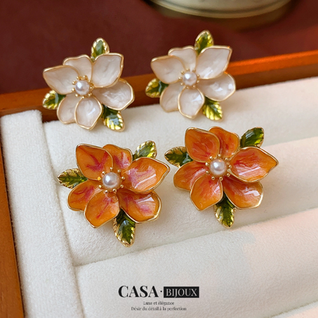 Boucles d'oreilles en forme de fleur et de feuilles avec effet de goutte d'huile et perle artificielle