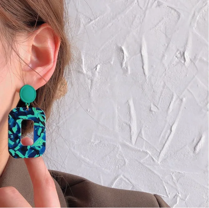 B.V- Boucles d'oreilles aiguilles en argent faites à la main