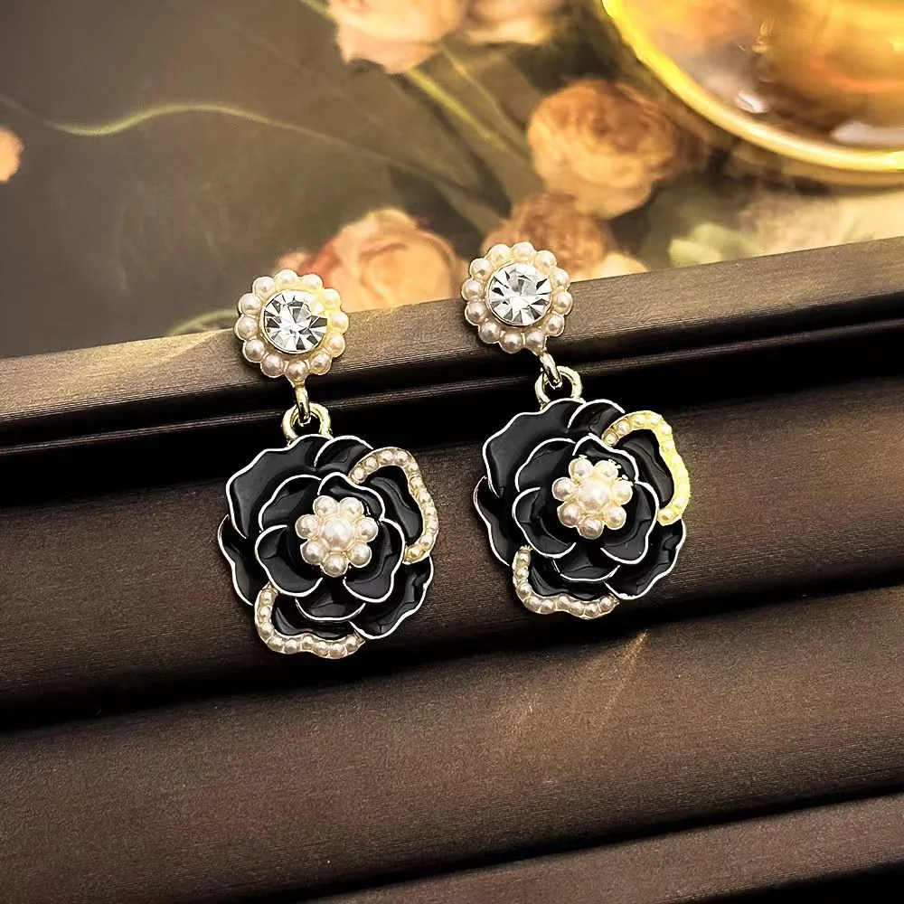 Boucles d'oreilles camélia en perles