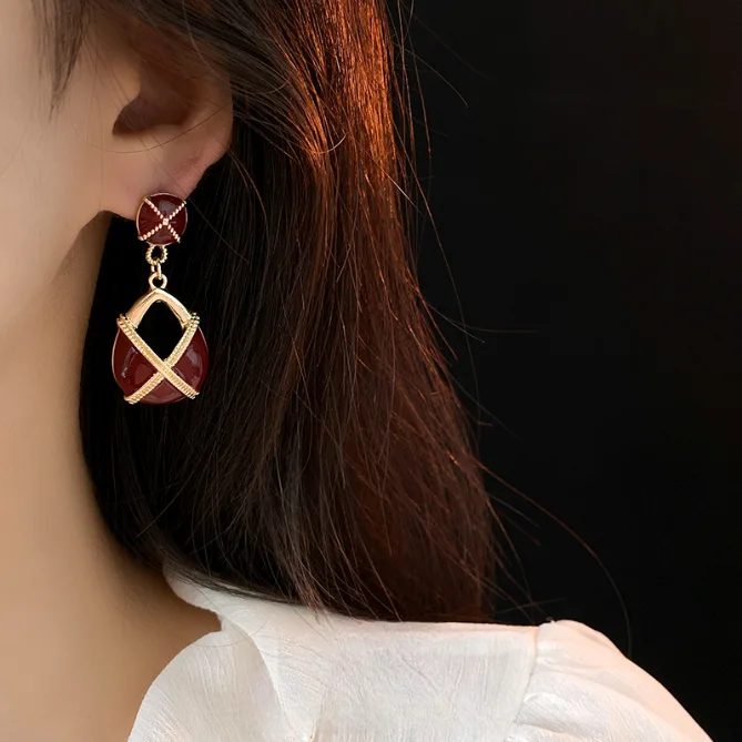 R- Boucles d'oreilles géométriques avec finition en peinture à l'huile diagonale dans un style royal français