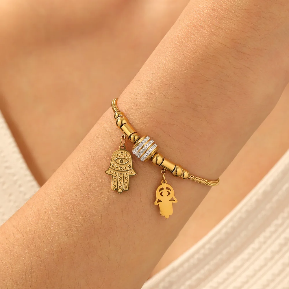 strass et de perles de palmier