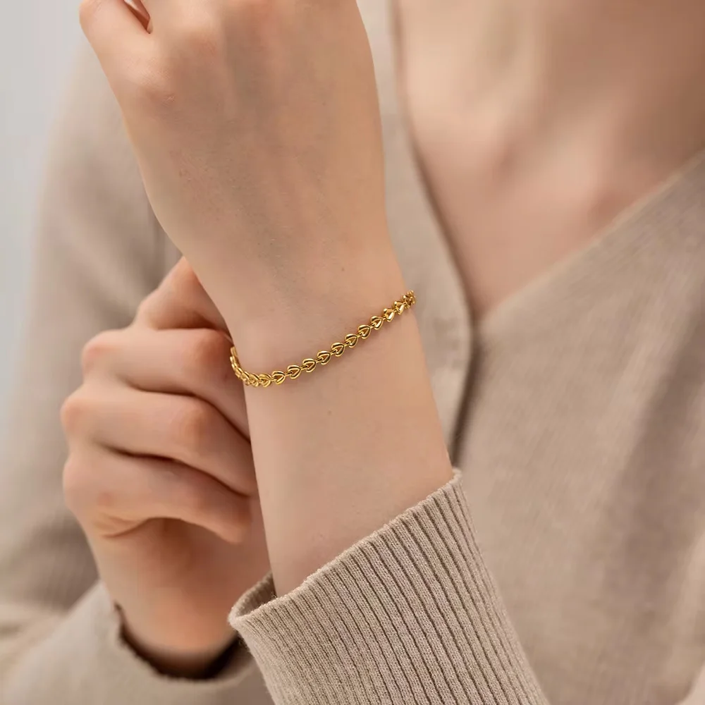 orné d'un cœur ajouré