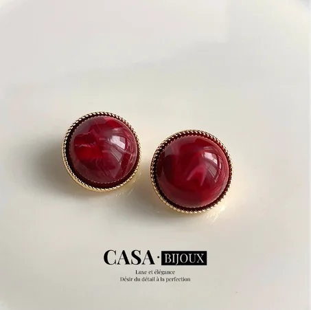 R- Boucles d'oreilles boules en résine rouge
