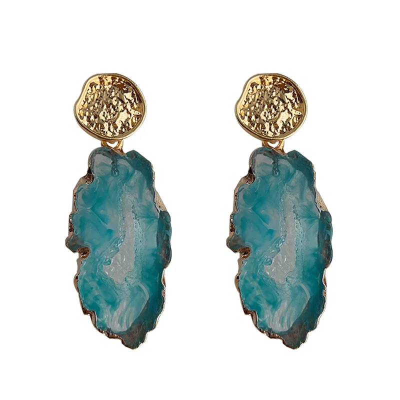 B- Boucles d'oreilles au design luxueux créées par des designers