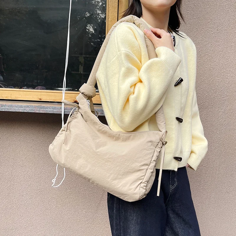 Sac bandoulière uni à cordon