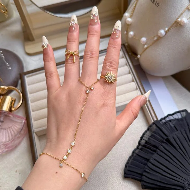 Rosée d’Or : Handchain aux Cristaux Perlés