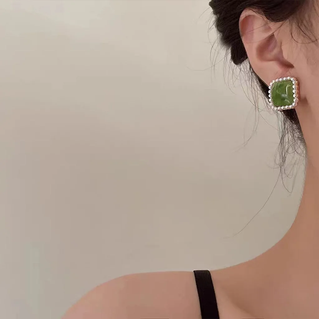 Vc- Boucles d'oreilles à tige en résine verte