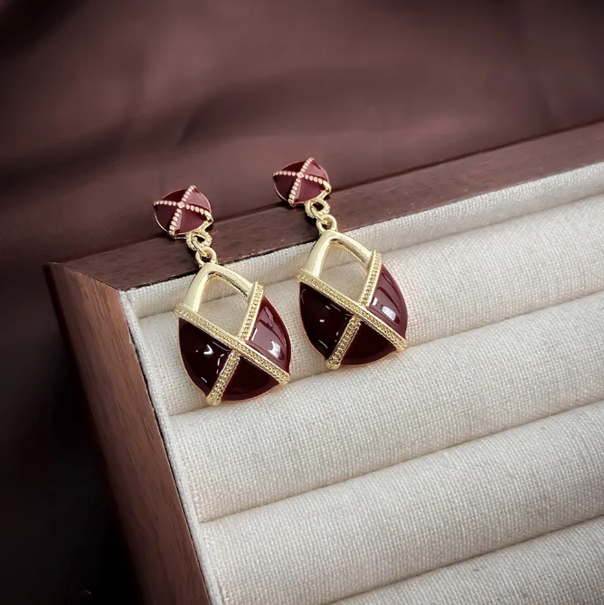 R- Boucles d'oreilles géométriques avec finition en peinture à l'huile diagonale dans un style royal français