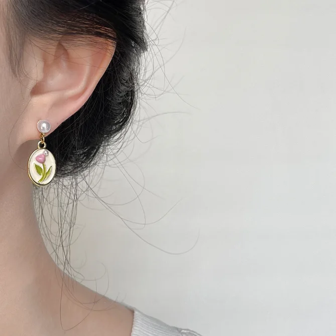 gouttes d'huile en forme de tulipe