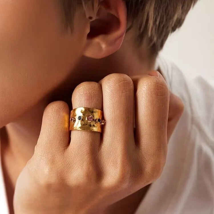 Bague haut de gamme en forme de C