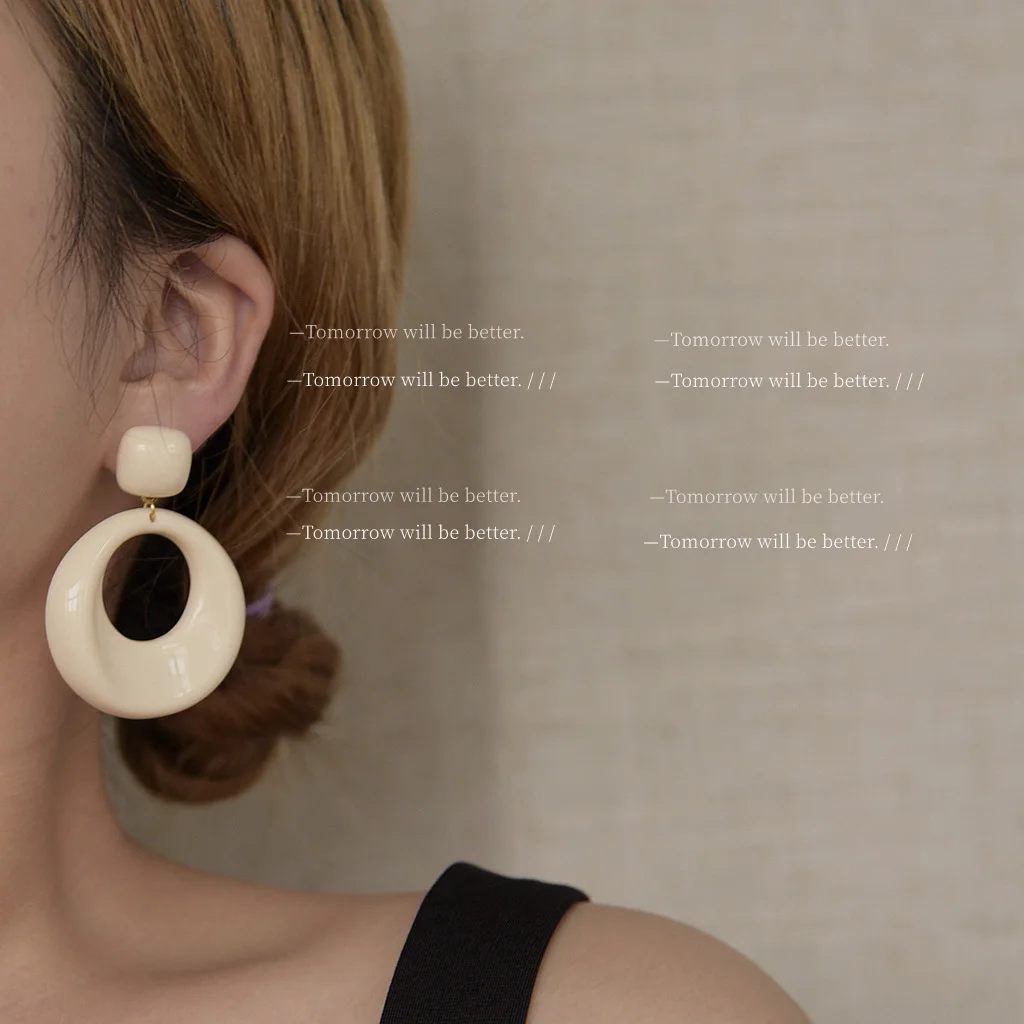 créoles sophistiquées en acrylique