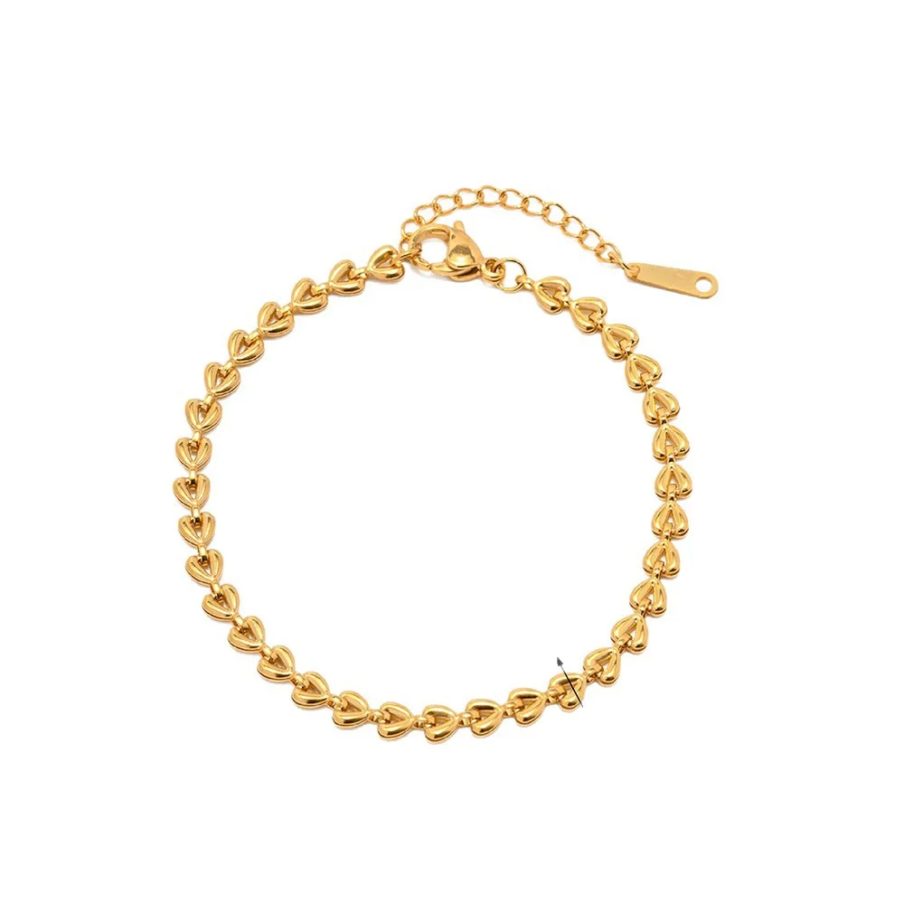 orné d'un cœur ajouré