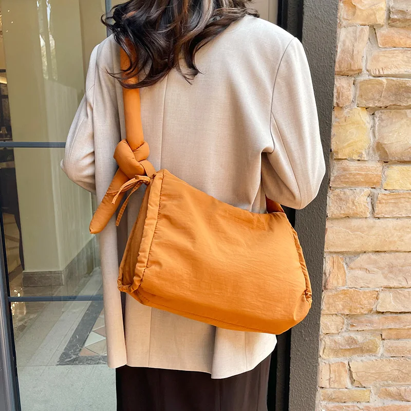 Sac bandoulière uni à cordon