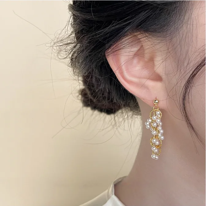 B- Boucles d'oreilles à franges françaises faites à la main