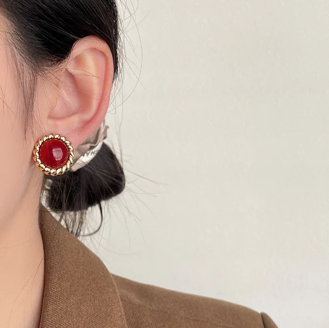 R- Boucles d'oreilles rondes rouges antiques dans le style royal français