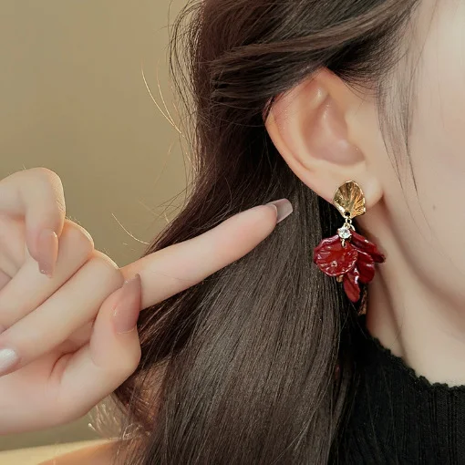 R- Boucles d'oreilles fleurs avec élément de coquillage rouge d'Angola