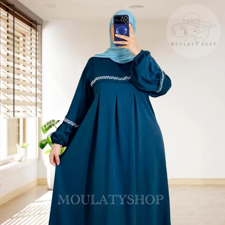 عبايا أنيقة مطروزة