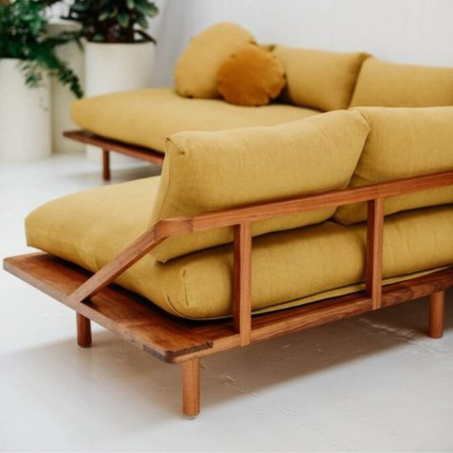 Salon d’Angle en Bois Massif – Élégance Naturelle & Confort Artisanal