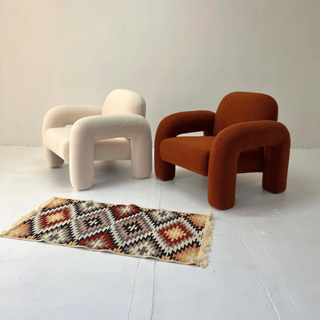 Fauteuil Design Arrondi en Bouclette – Lignes Douces & Confort Artisanal