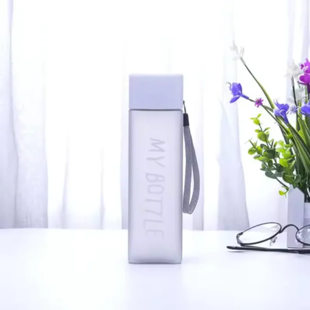 Bouteille carrées givrées avec corde